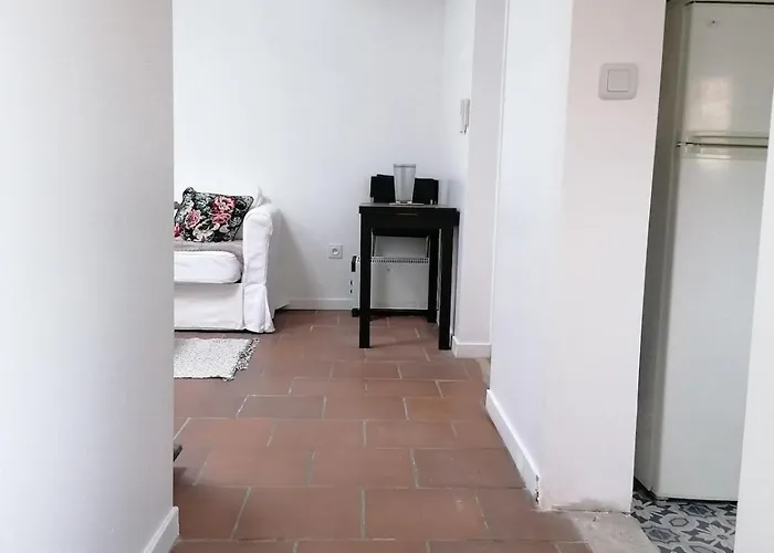 T2 Au Calme- Tram A - Aeroport - Hopital Pellegrin - Bordeaux Centre *